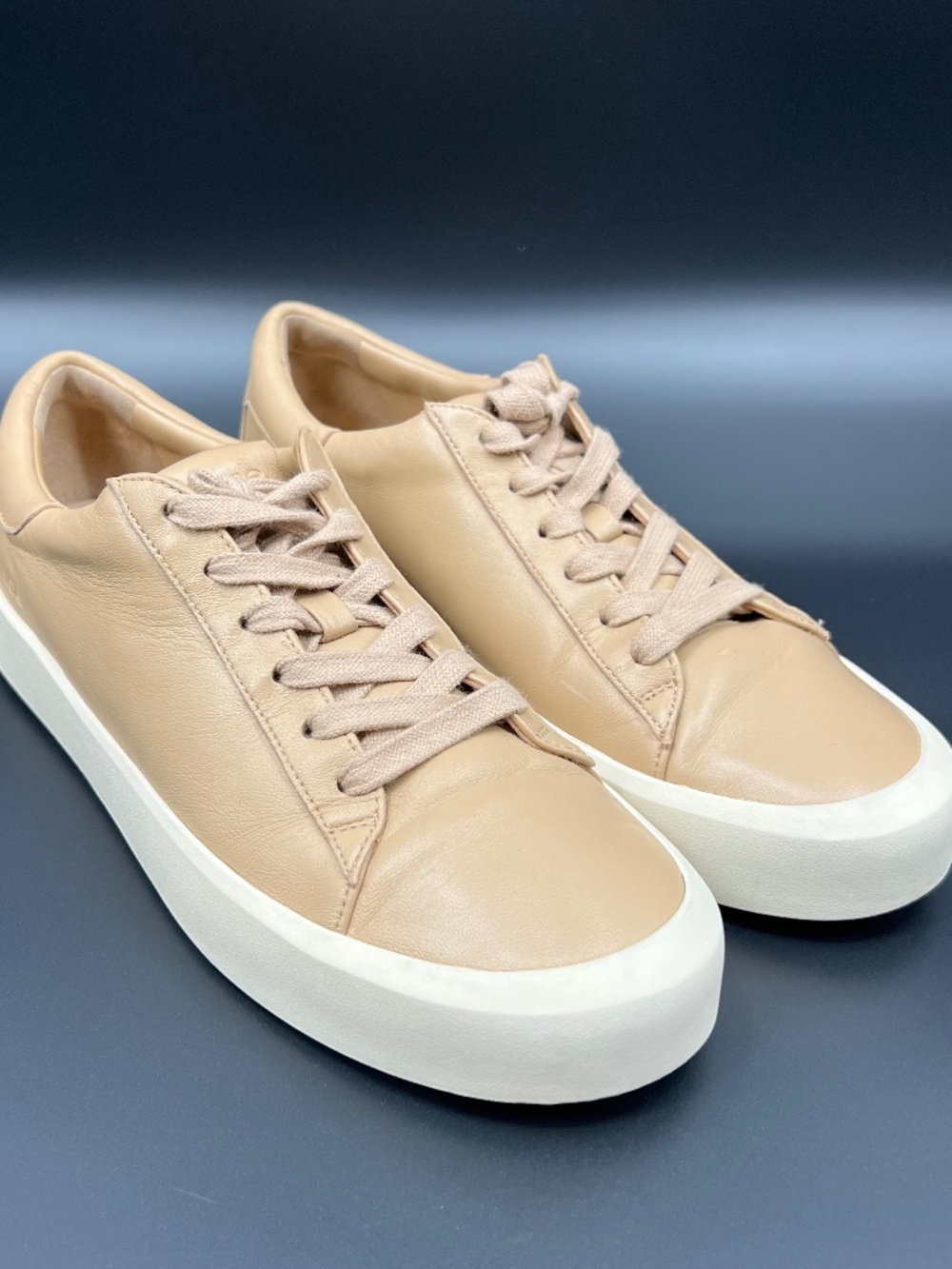 Vince Gabi Dipped Leather Women’s Sneaker Size 8.5M Cappuccino Tan Beige EUC